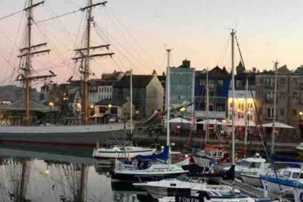 With Roof Terrace By Historic Harbour * Plymouth