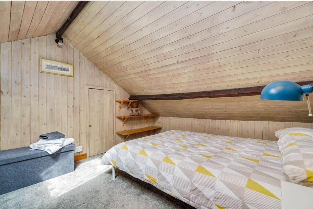 With Roof Terrace By Historic Harbour * Plymouth