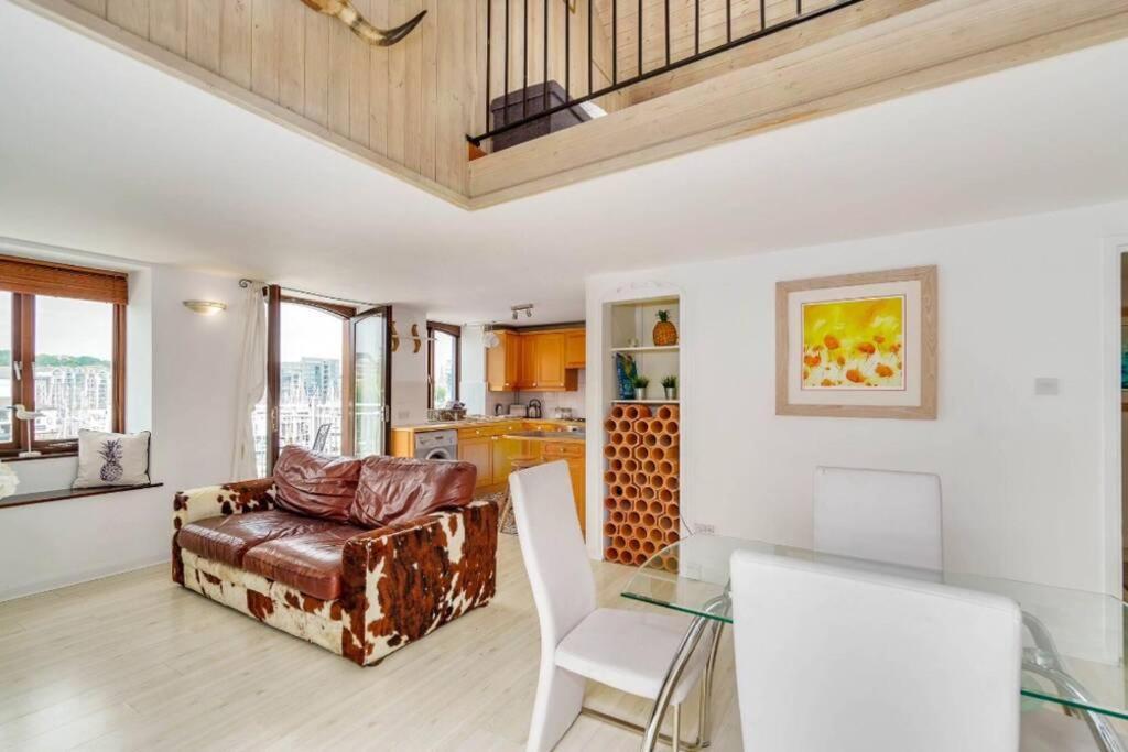 Apartment With Roof Terrace By Historic Harbour