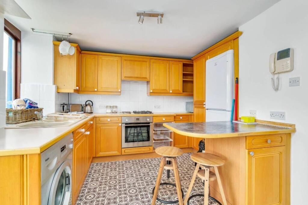 Apartment With Roof Terrace By Historic Harbour *